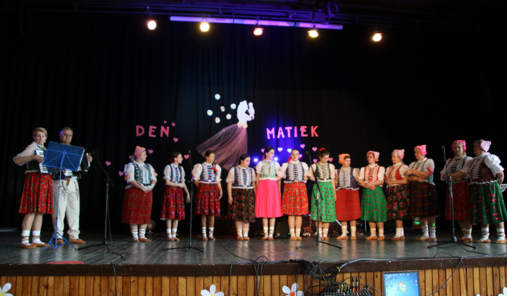 4. fotografia fotogalérie Folklórne a hudobné skupiny / Folklórny súbor Hruštín - foto