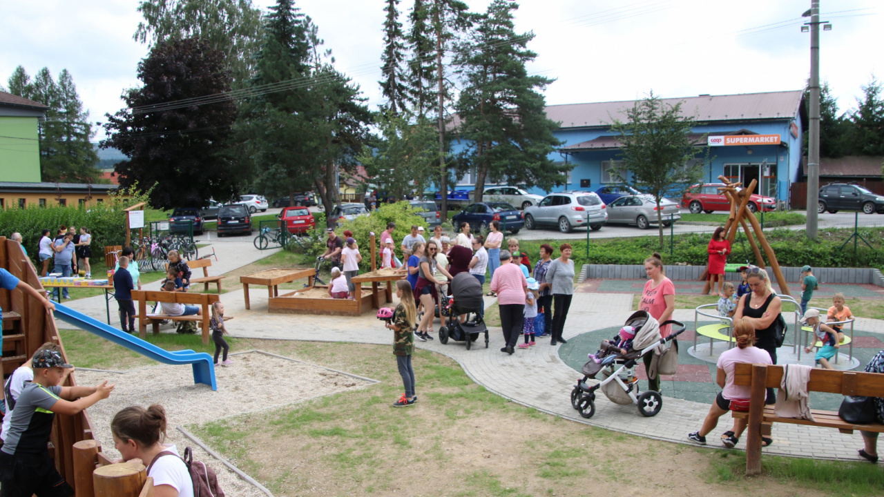 Fotografia fotogalérie Otvorenie a požehnanie detské inkluzívneho ihriska