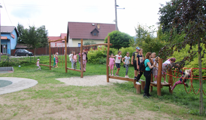 4. fotografia fotogalérie Otvorenie a požehnanie detské inkluzívneho ihriska