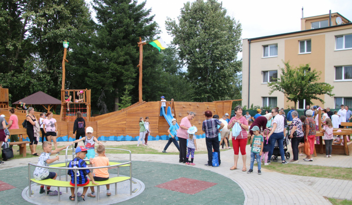 5. fotografia fotogalérie Otvorenie a požehnanie detské inkluzívneho ihriska