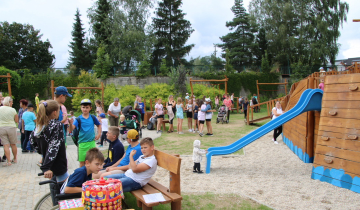 6. fotografia fotogalérie Otvorenie a požehnanie detské inkluzívneho ihriska